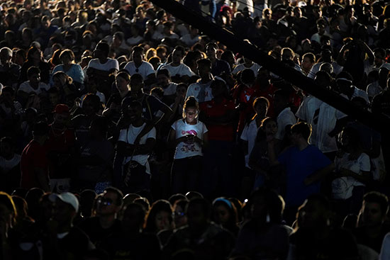الآلاف يشاركون فى احياء ذكرى كاسترو