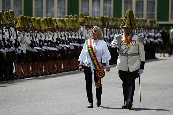 رئيسة بوليفيا المؤقتة تحضر حفل أكاديمية الشرطة الوطنية فى لاباز