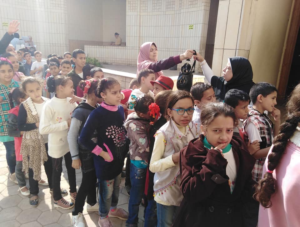 خلال زياارة طلاب المدارس لمتحف رشيد القومى (1)