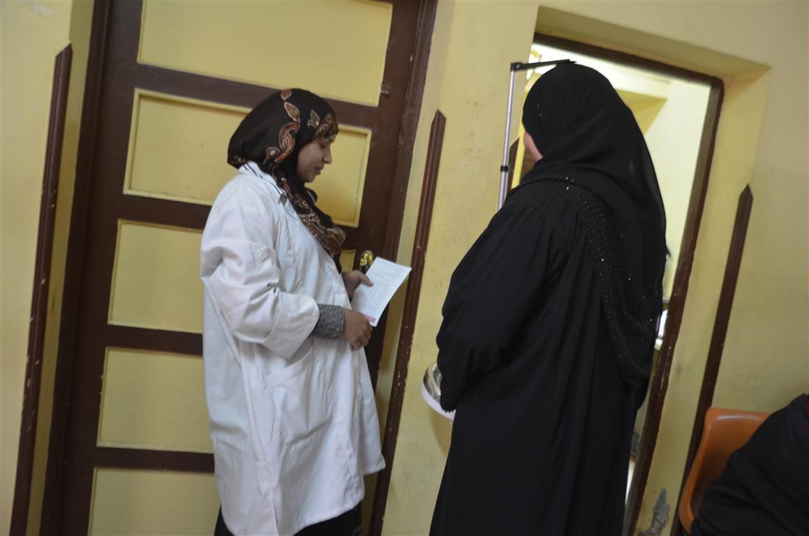 فحص سيدات القري والنجوع بمحافظة الأقصر ضمن المبادرة الرئاسية لدعم صحة المرأة (2)
