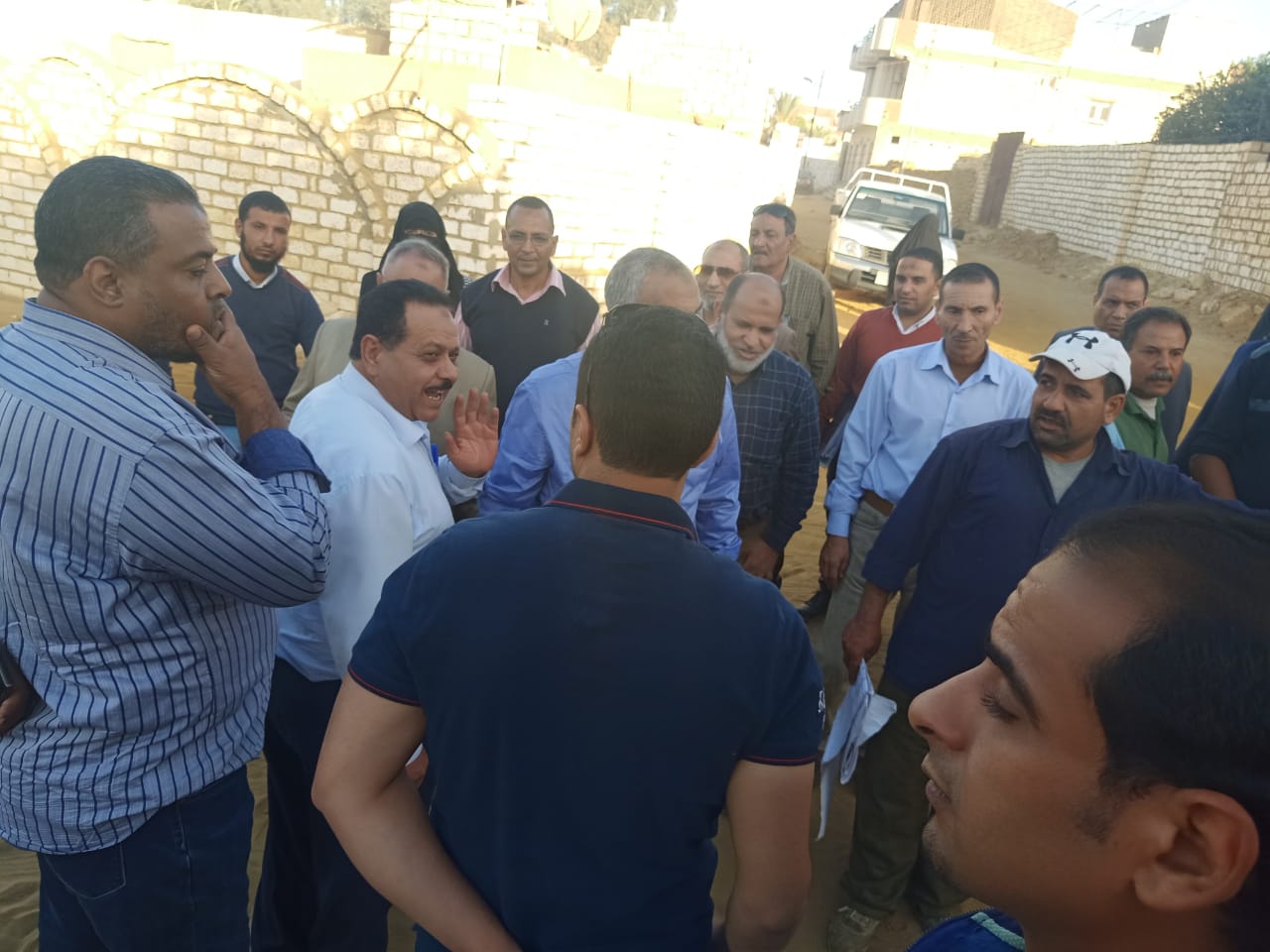 المهندس منصور بدوى وسط عمال المحطات والشبكات