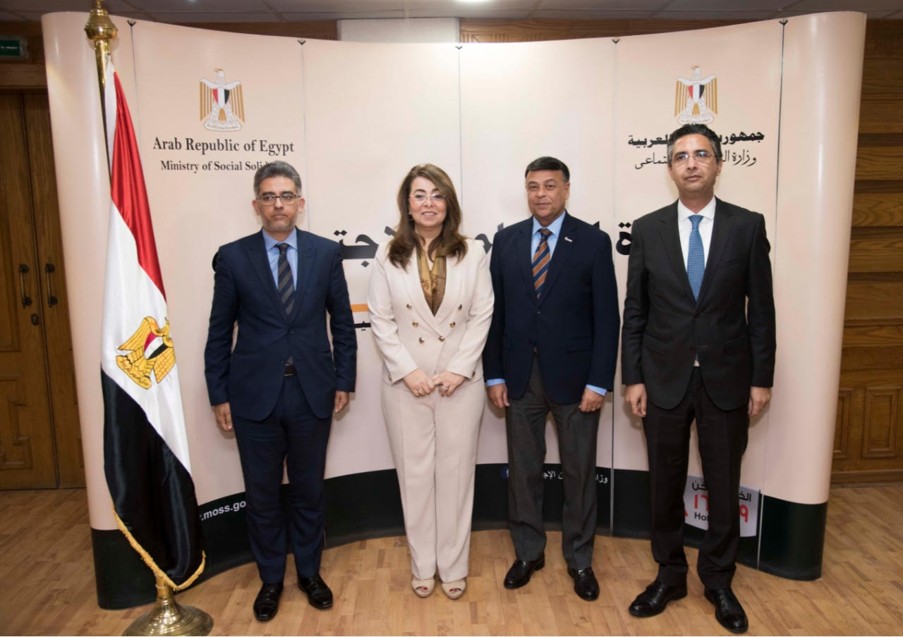 توقيع عقد تعاون بين بنك ناصر و شركة مصر لتأمينات الحياة  (3)