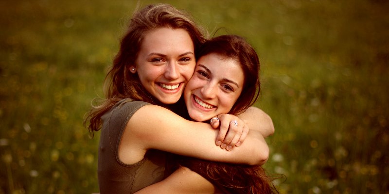 تشابه الاهتمامات مع صديقتك يزيد الترابط بينكما تشابه الاهتمامات مع صديقتك يزيد الترابط بينكما