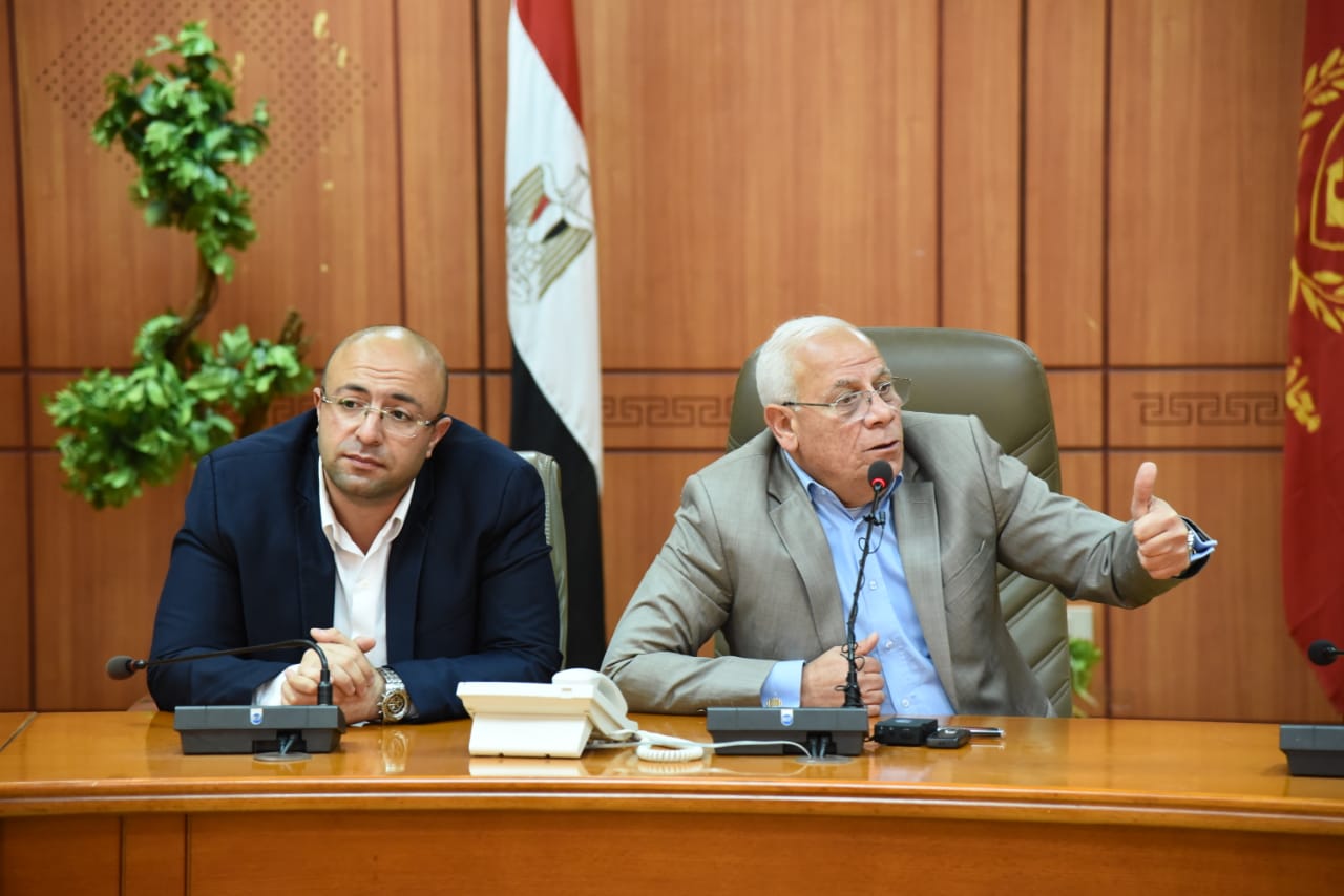 محافظ بورسعيد يكرم دكتور محمد هانى غنيم  (2)