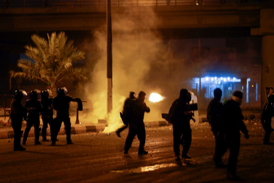 الأمن-يفرق-المحتجين-بعد-حرقهم-مقر-القنصلية-الإيرانية