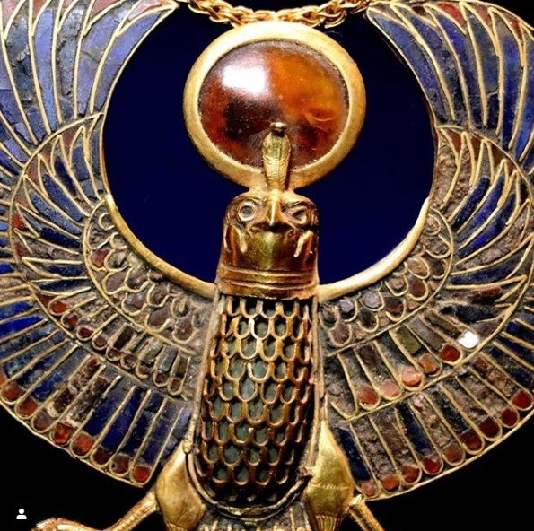 إحدى قطع المعرض إحدى قطع المعرض