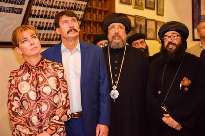 رئيس المجر يزور الكنيسة المعلقة بمصر القديمة (5)