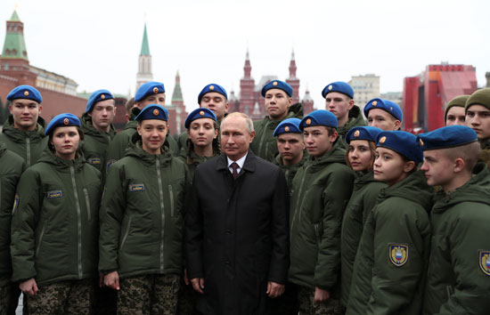 يحضر-الرئيس-الروسي-بوتين-وأعضاء-المنظمات-الشبابية-احتفالا-بيوم-الوحدة-الوطنية-في-موسكو