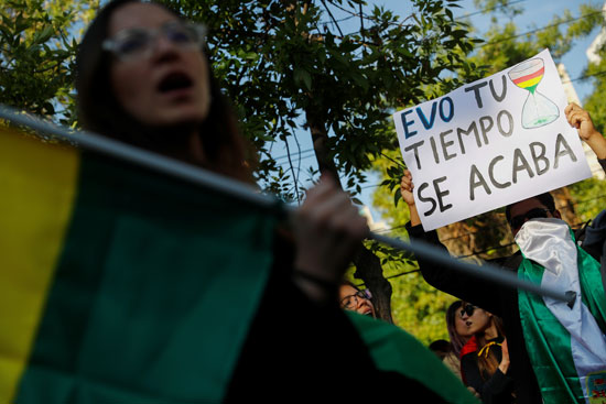 لافتات تطالب رئيس بوليفيا بالاستقالة