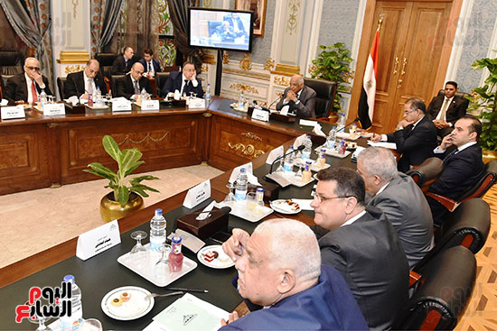 اجتماع اللجنة العامة برئاسة على عبد العال (8)