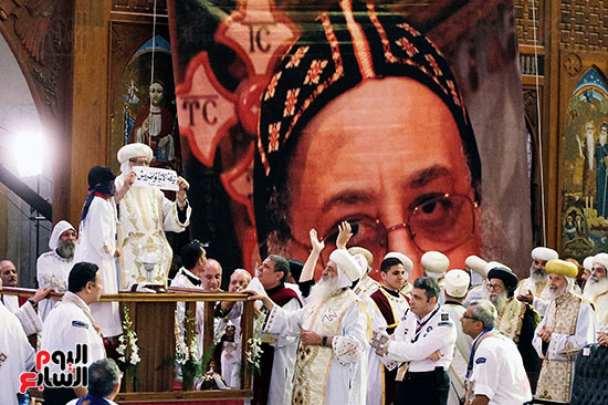 الكل فرح باختيار ربنا البابا الجديد
