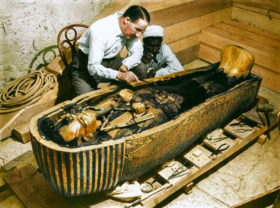 الأقصر-والعالم-يحتفلون-بالذكري-97-لإكتشاف-مقبرة-الملك-توت-عنخ-آمون-(1)