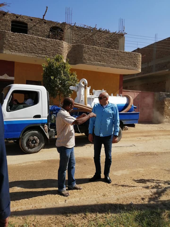 مدينة الطود تواصل حملات النظافة والتجميل بطريق مصر أسوان الزراعي (3)