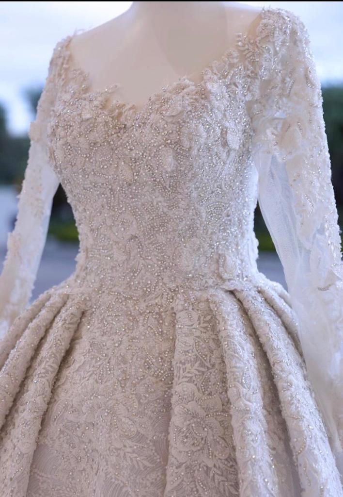 فستان زفاف مطرز