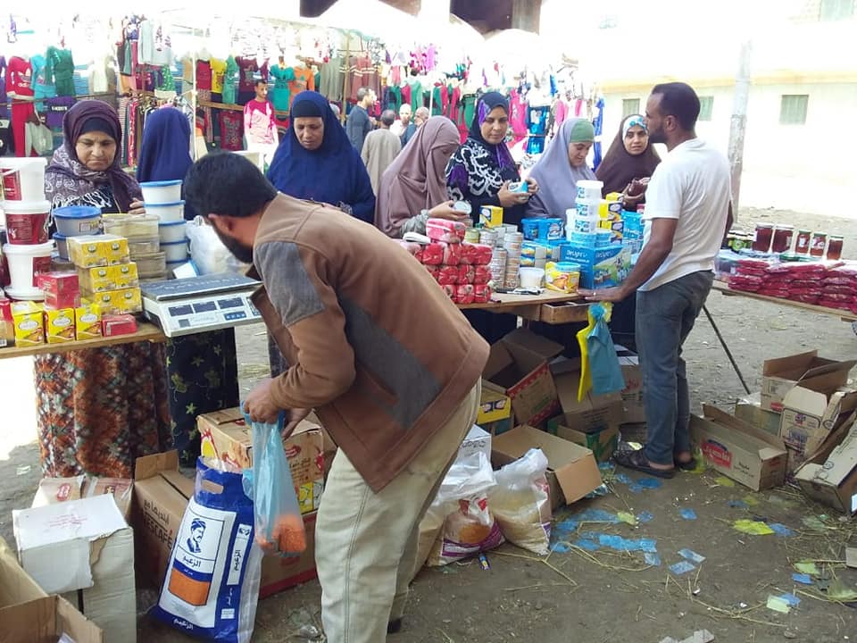 ندوة عن إدارة الوقت وتوفير سلع غذائية بأسعار مخفضة فى قرية بكفر الشيخ (3)