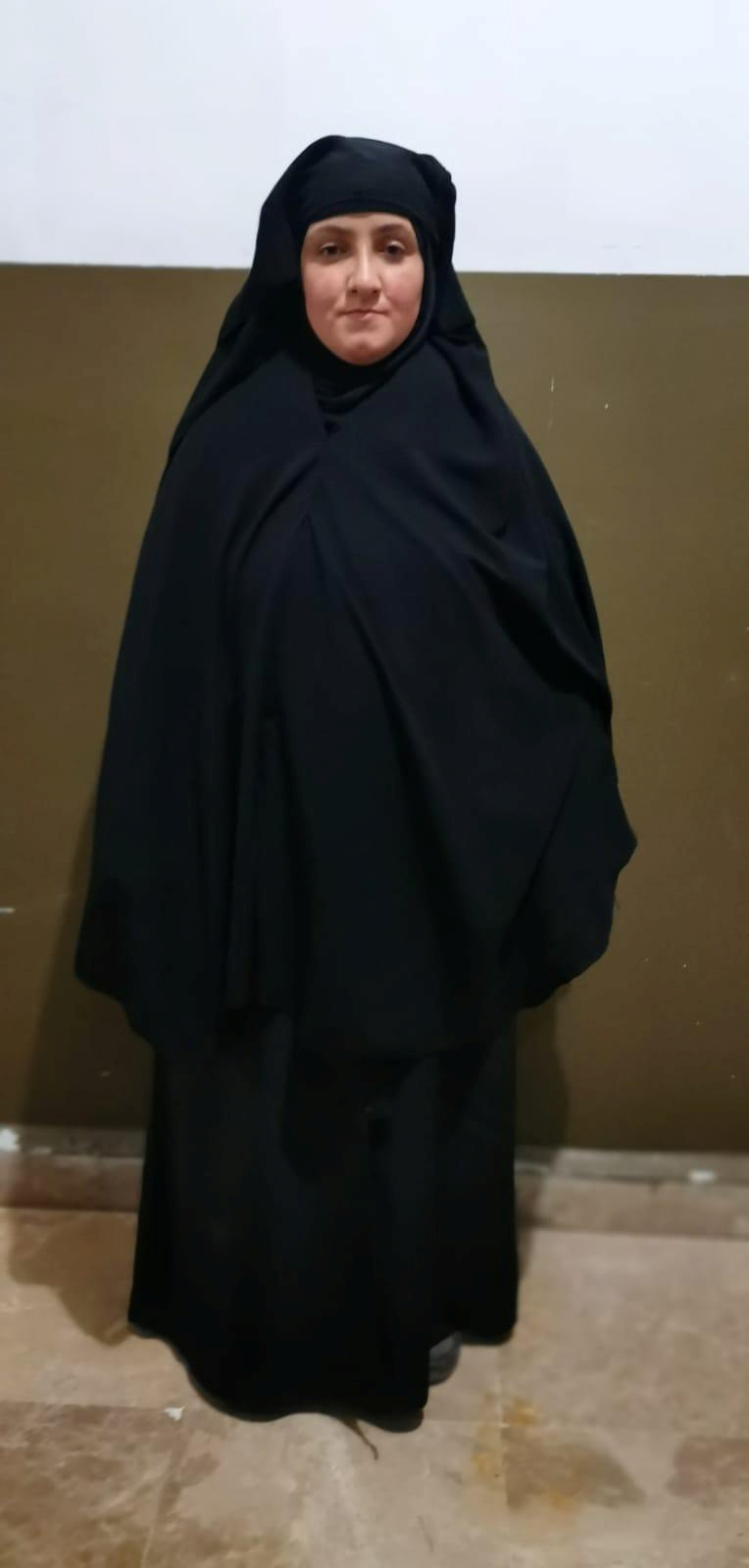 امرأة ، يُعتقد أنها صهر رصية عوض ، شقيقة زعيم تنظيم الدولة الإسلامية المقتول أبو بكر البغدادي