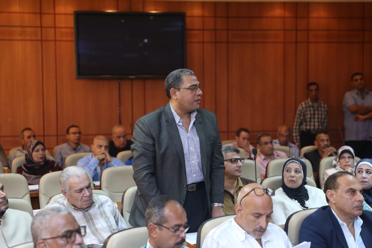 جلسة أعمال المجلس التنفيذى بمحافظة بورسعيد (8)
