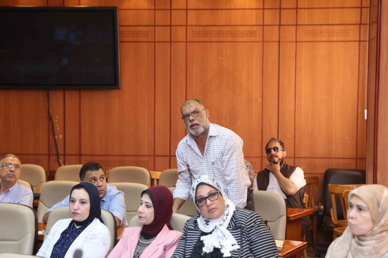 جلسة أعمال المجلس التنفيذى بمحافظة بورسعيد (6)