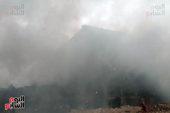 حريق مصنع أبو حوا للدراجات البخارية بقليوب (7)