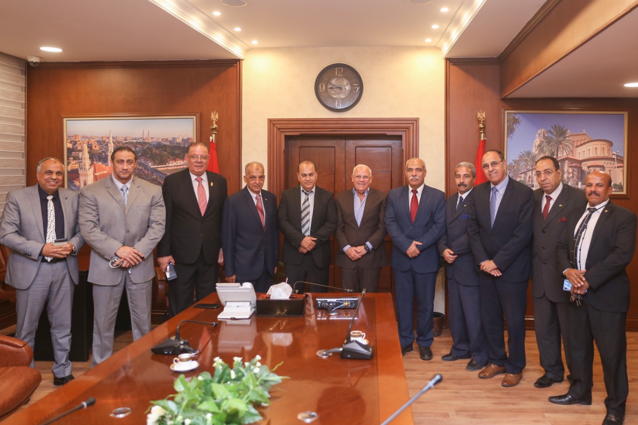 لقاء محافظ بورسعيد ومسؤلى الكيكبوكسنج بمصر وأفريقيا (1)