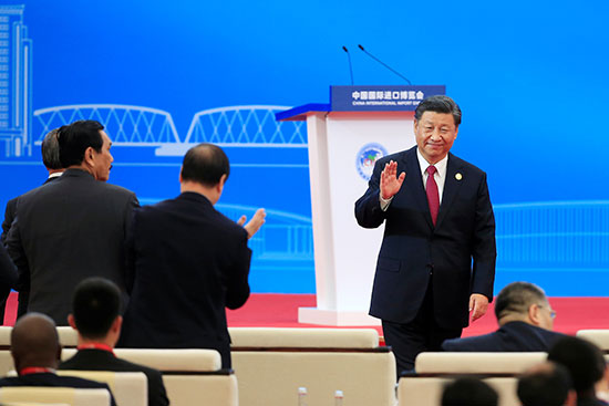 الرئيس الصينى يحيى الحضور بعد إلقاء كلمته