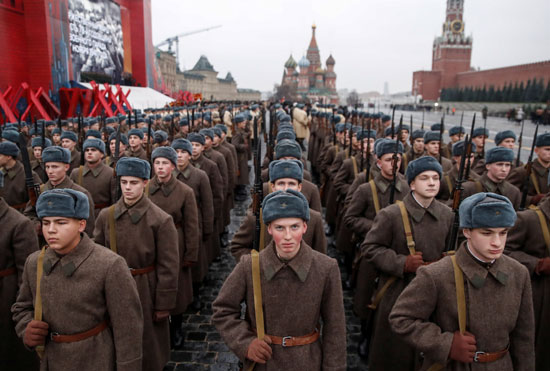 ملابس-عسكرية-ترجع-إلى-الحقبة-السوفيتية