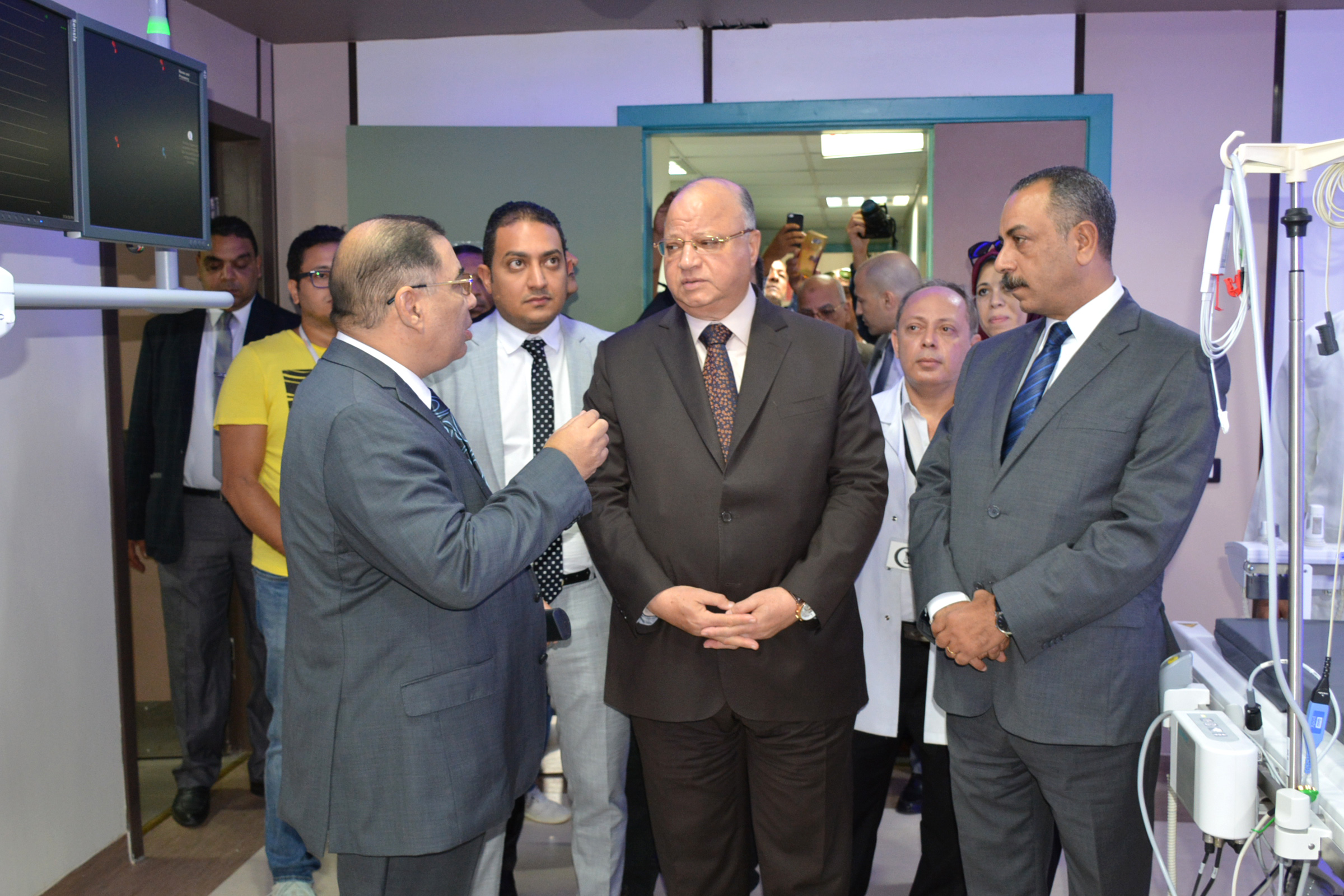 محافظ القاهرة يفتتح وحدة قسطرة القلب بمستشفى شبرا العام  (4)