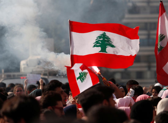 أعلام-لبنان-تتصدر-المشهد