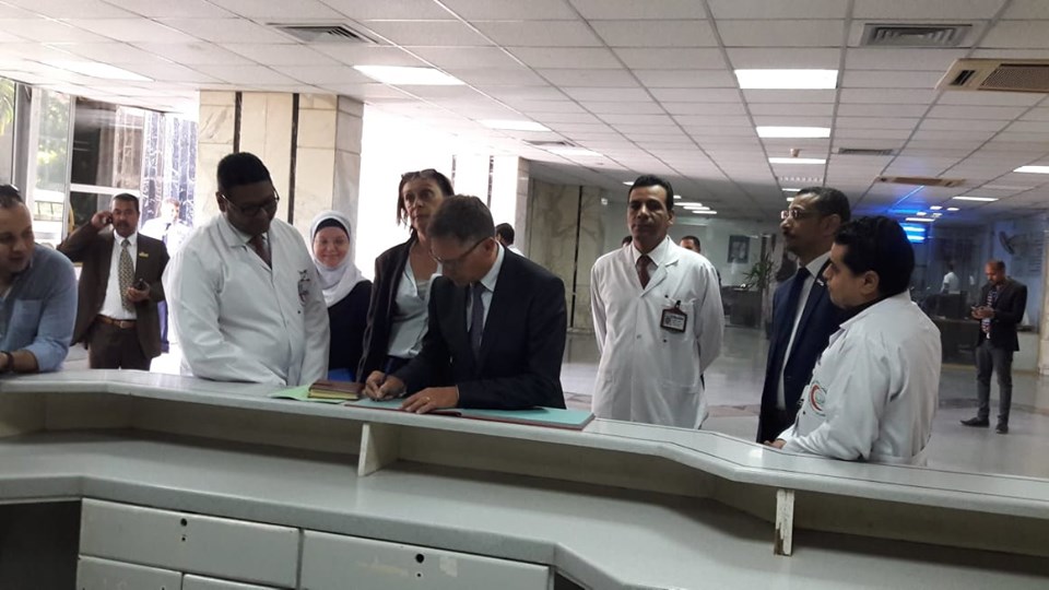مستشفي الأقصر الدولي تستقبل القنصل العام الفرنسي بمصر للتعرف علي الخدمات الطبية  (1)