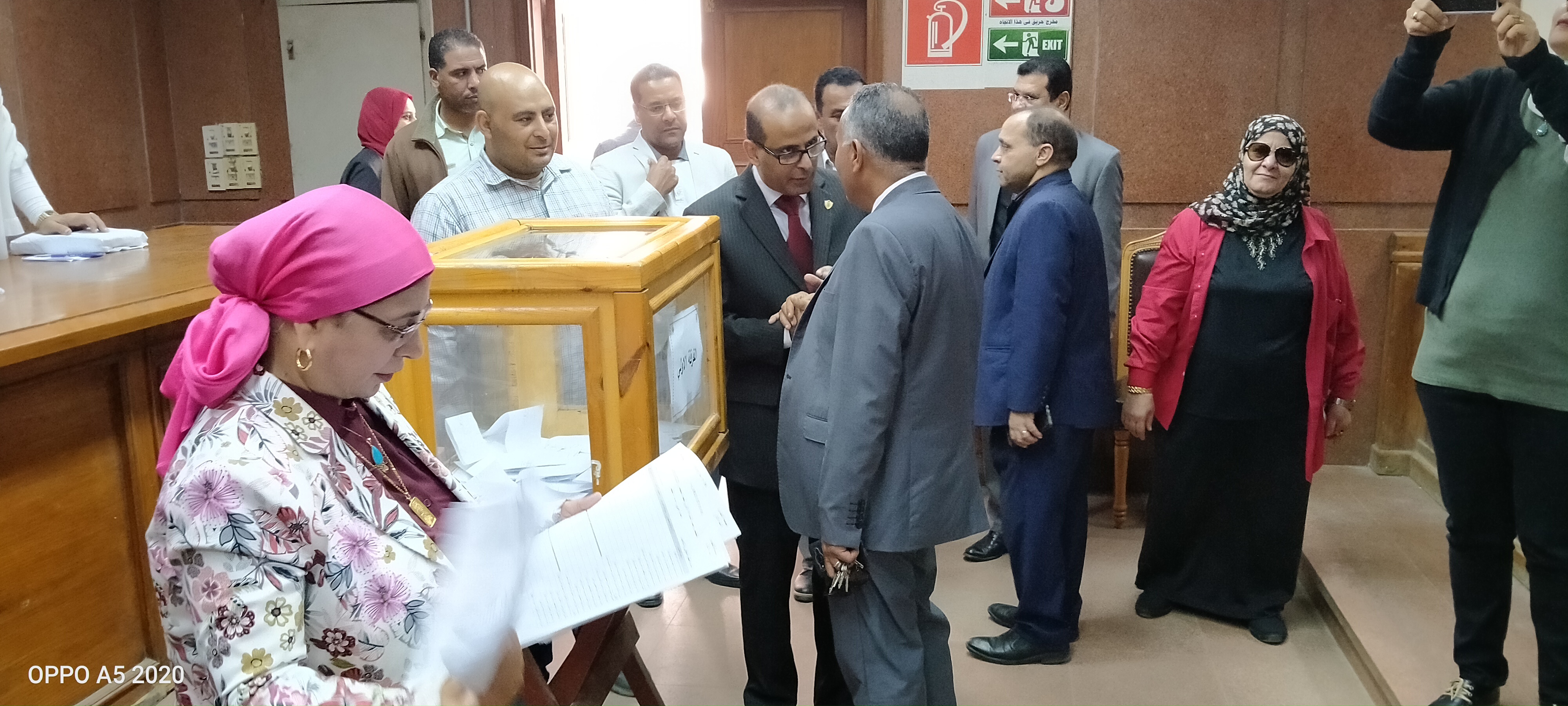 نائب رئيس جامعة القاهرة لشئون التعليم تتفقد كليات الجامعة لمتابعة انتخابات اتحاد الطلاب (12)