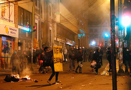 اشتباكات الشرطة والمتظاهرين