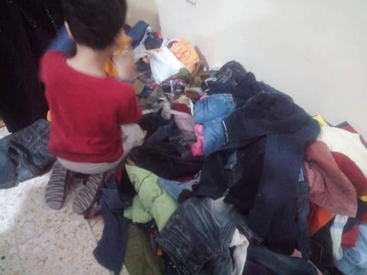 متطوعون بشمال سيناء يطلقون مبادرة ملابس الشتاء تدفئ الجميع (2)