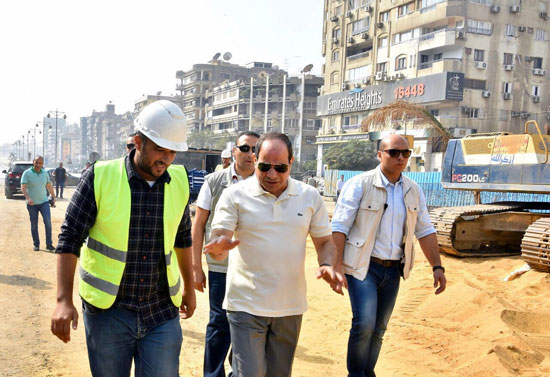الرئيس عبد الفتاح السيسى يتفقد سير الأعمال الإنشائية بمجموعة مشروعات الطرق والكباري بمنطقة مصر الجديدة (4)