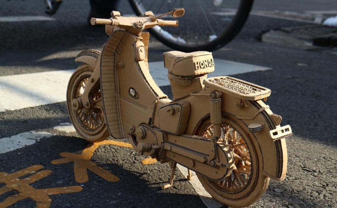 دراجة نارية من الكرتون