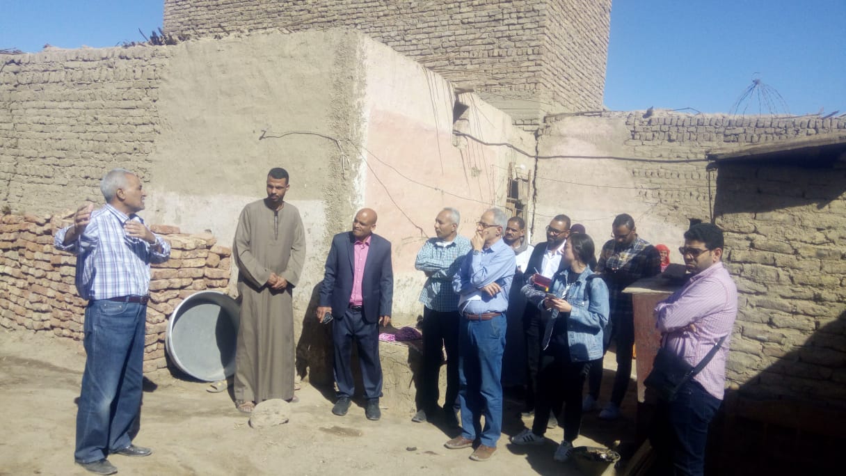 رئيس مدينة إسنا يزور قرية لغريرة إستعداداً لإعادة إعمار 120 منزل (3)
