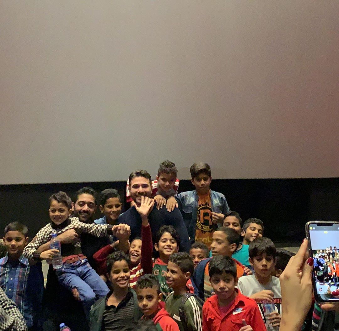 أحمد عز وفلوكس فى عرض لفيلم الممر أمام أطفال