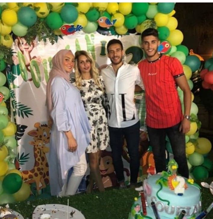 أحمد الشيخ و خطيبته ندى مع هشام محمد و زوجته يمنى
