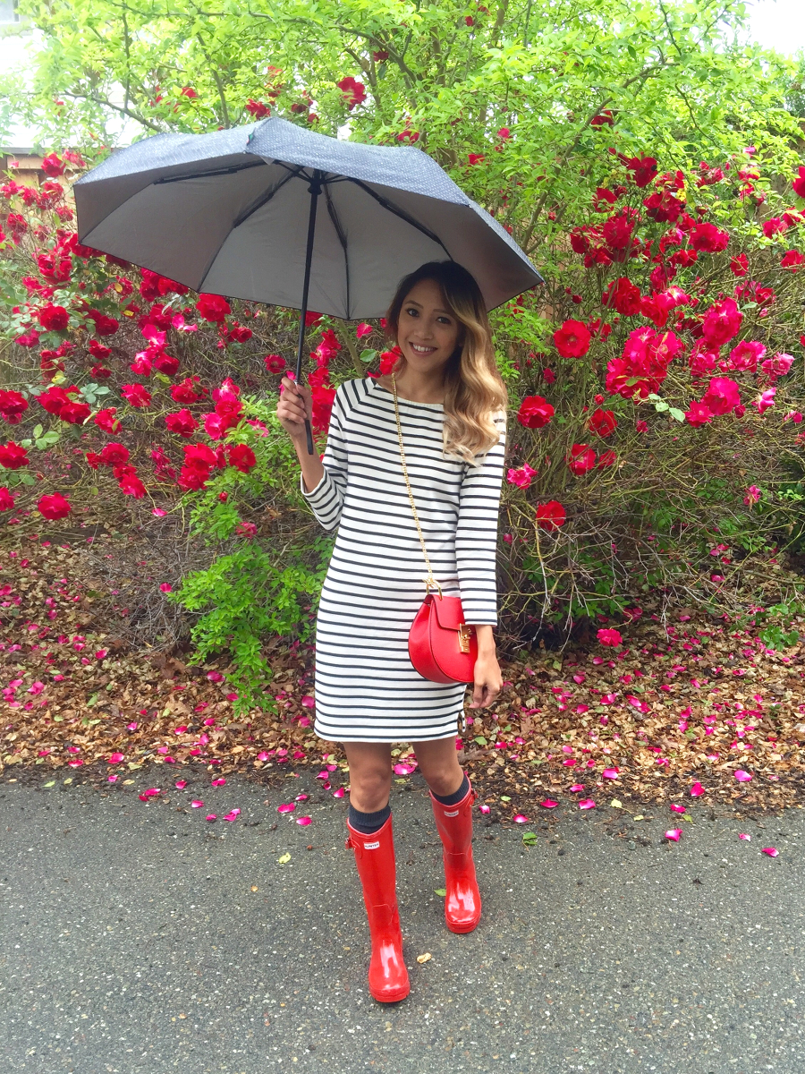 beyond-basic-blog-gap-sailor-stripe-dress-red-hunter-rain-boots-01