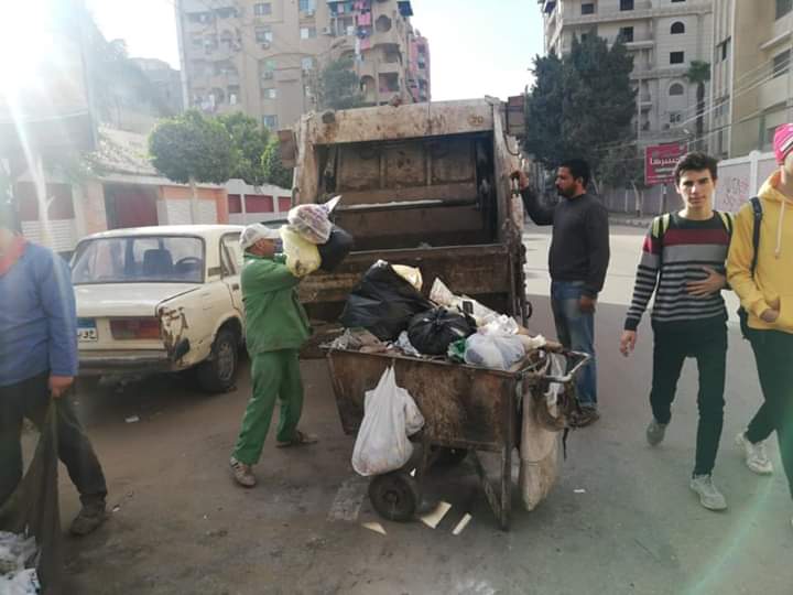 حي ثان يشن حملة لرفع القمامة .