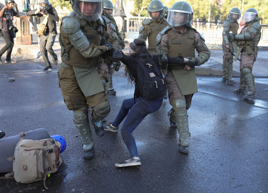 اعتقال إحدى الناشطات