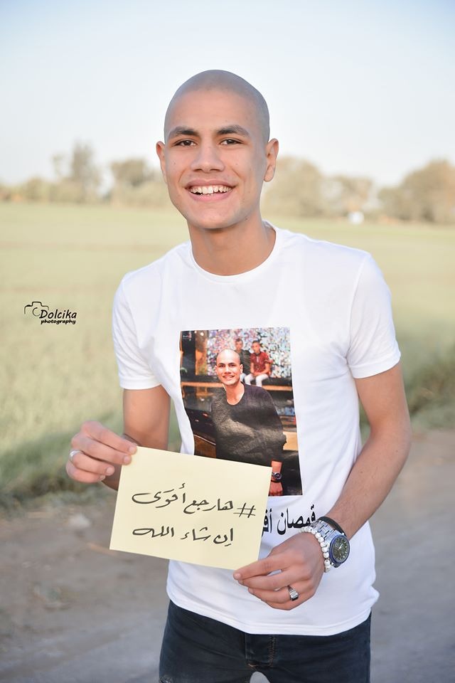 محمد قمصان متحدى السرطان مع والدته (9)