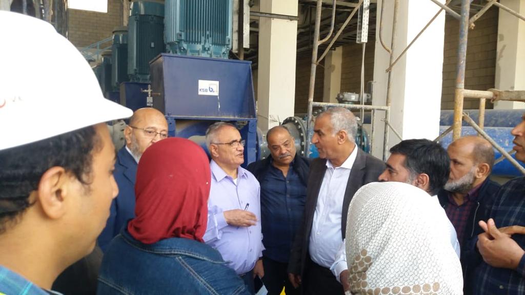 رئيس شركة مياه الجيزه والمهندس حسن الفار يتفقدان محطة مياه جزيرة الدهب