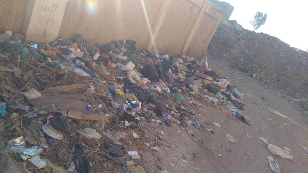 القمامة تحاصر قرية البتانون بالمنوفية  (7)