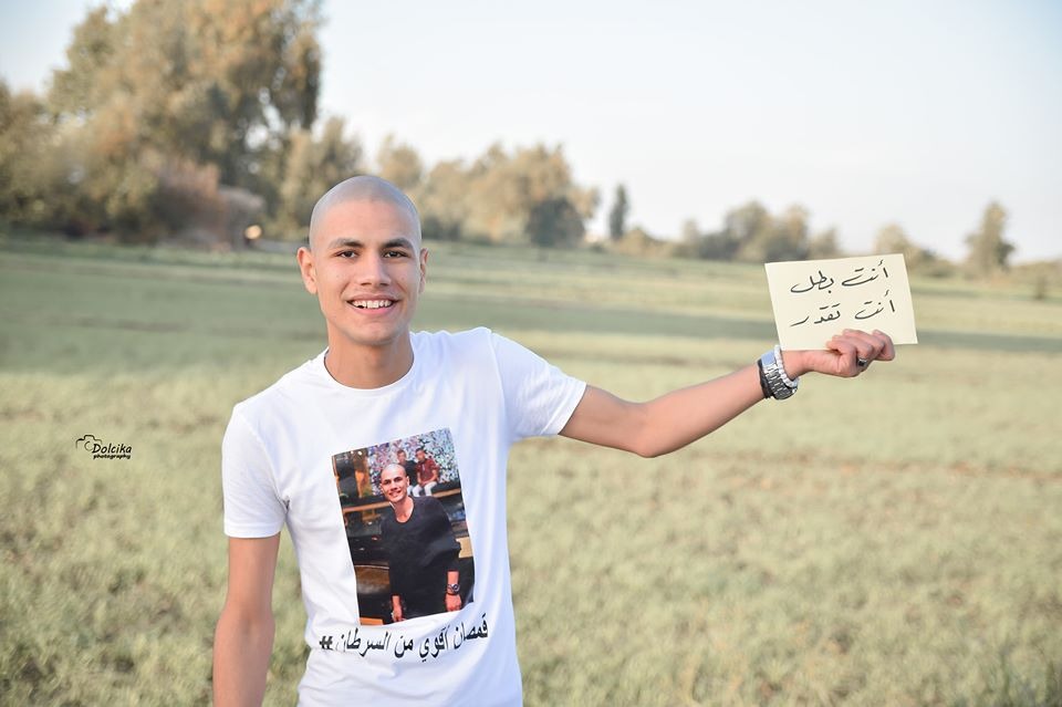 محمد قمصان متحدى السرطان مع والدته (12)