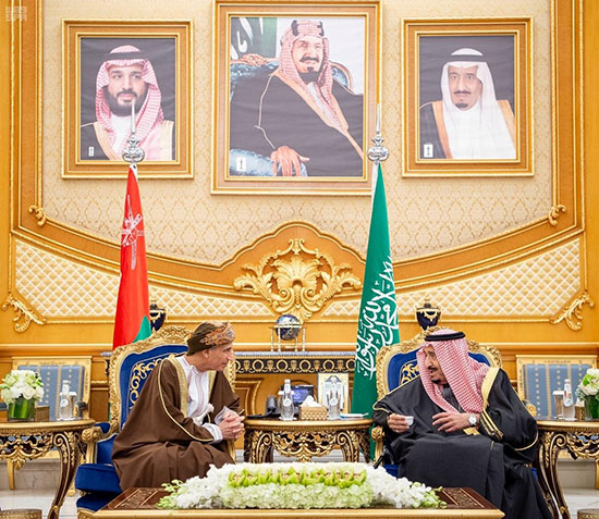 العاهل السعودى سلمان بن عبد العزيز آل سعود يلتقى نائب رئيس الوزراء العمانى فهد بن محمود
