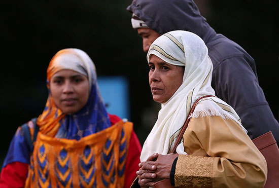 سيدتان من مسلمو الروهينجا أمام المحكمة