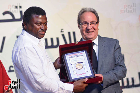 جامعة مصر للعلوم والتكنولوجيا تستضيف قرينة رئيس دولة جامبيا وسفراء بأفريقيا (16)