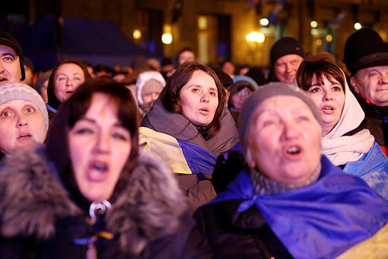 السيدات تشارك فى احتجاجات أوكرانيا