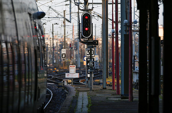 محطات قطار خالية فى العاصمة الفرنسية