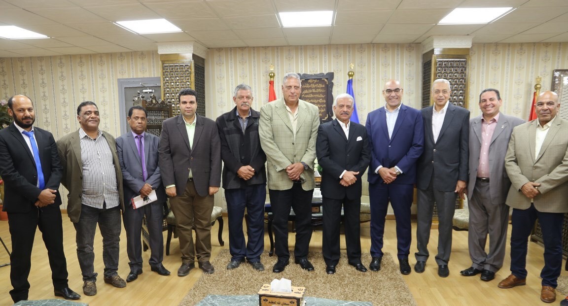 لقاء محافظ السويس ورئيس الإتحاد المصري لكرة اليد (5)